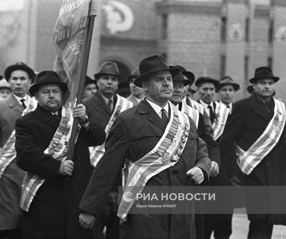 Ветераны труда на демонстрации 7 ноября 1967 года