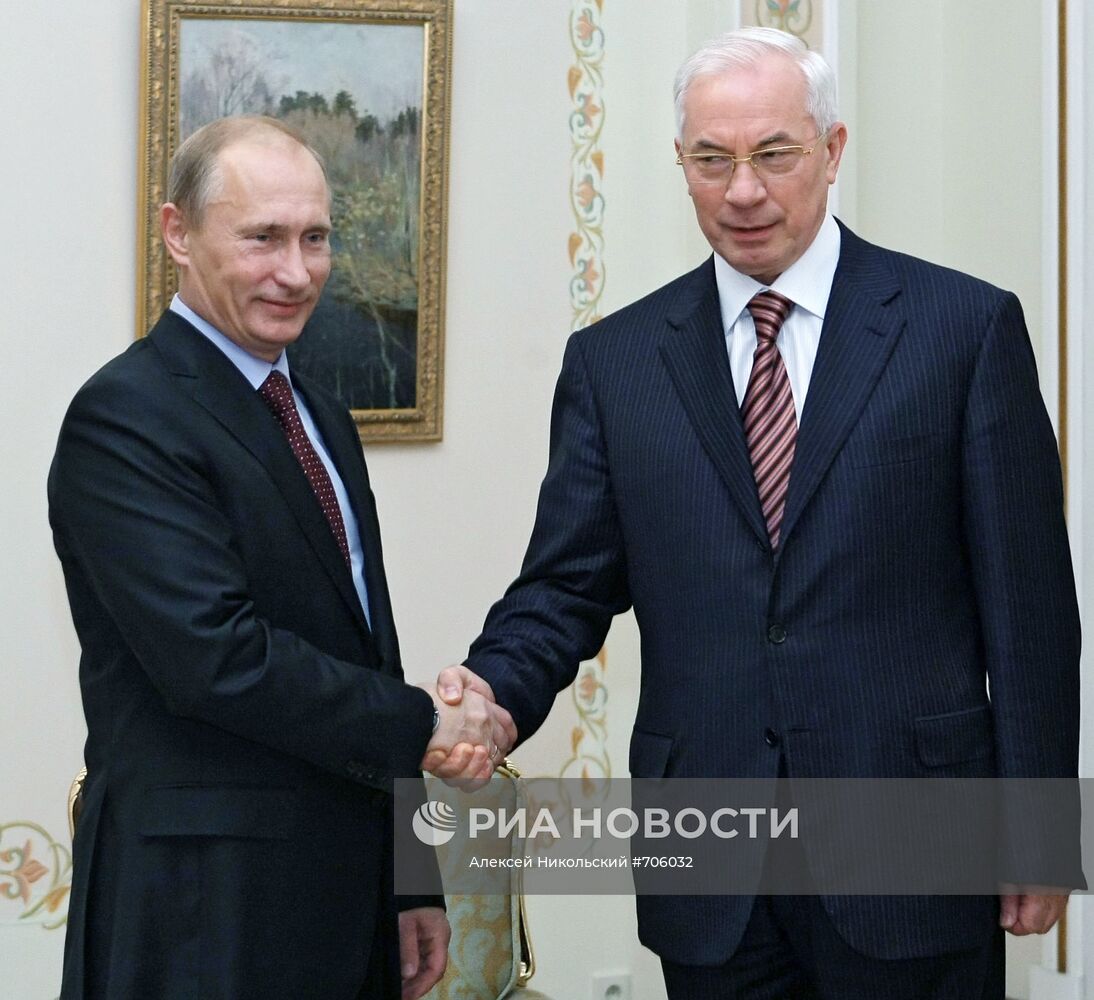 Встреча Владимира Путина с Николаем Азаровым в Ново-Огарево