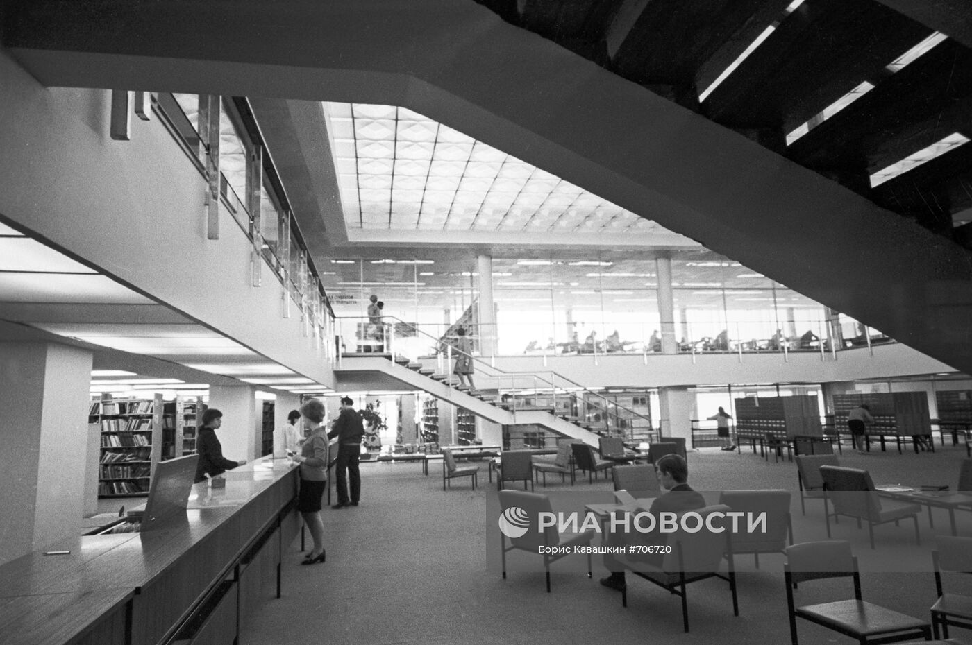 Холл библиотеки МГУ
