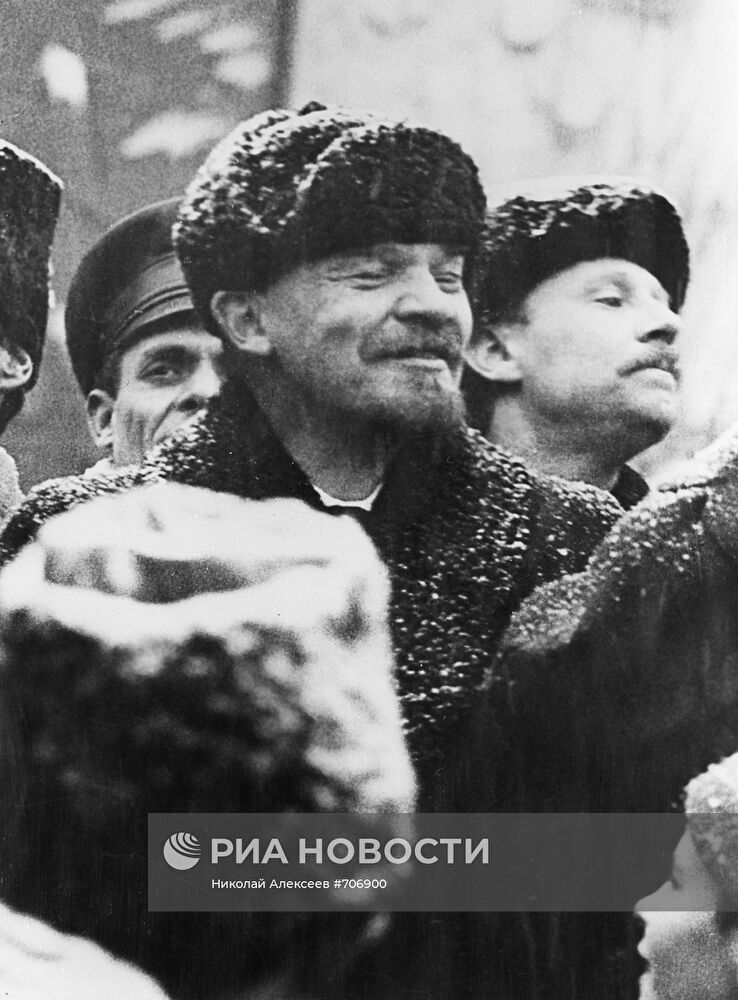 В.И. Ленин на демонстрации трудящихся