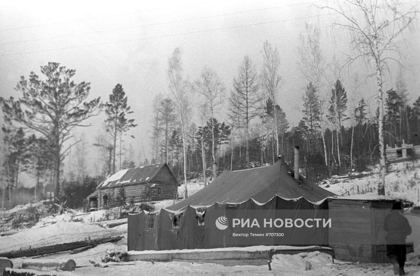 Жилые палатки первых строителей Братской ГЭС