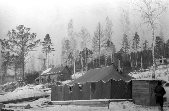Жилые палатки первых строителей Братской ГЭС