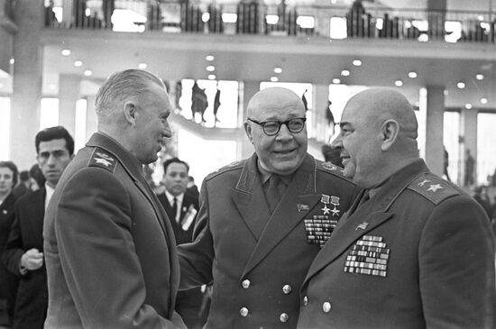 Маршалы К.К. Рокоссовский, С.К. Тимошенко и Ю.П. Баженов