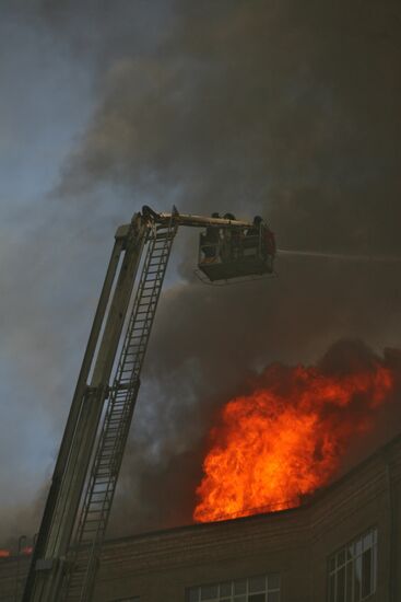 Пожар в одном из зданий концерна "Алмаз-Антей" на севере Москвы