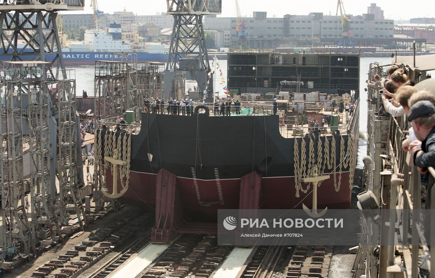 Церемония спуска на воду энергоблока ПАТЭС "Академик Ломоносов"