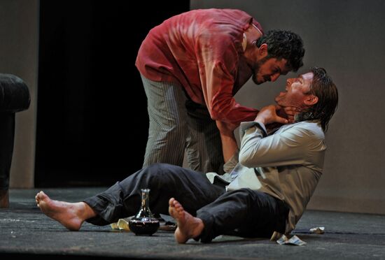 Спектакль Национального драматического центра Мадрида "Платонов"