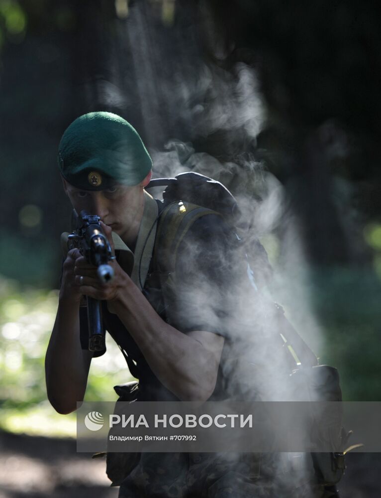 Сдача нормативов разведподразделением внутренних войск МВД РФ