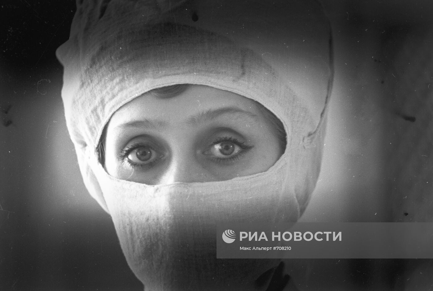 Врач клиники глазных болезней Куйбышевского мединститута