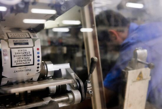 Производство сигарет Parliament