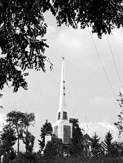 Памятник воинам Советской Армии, погибшим при освобождении Кореи