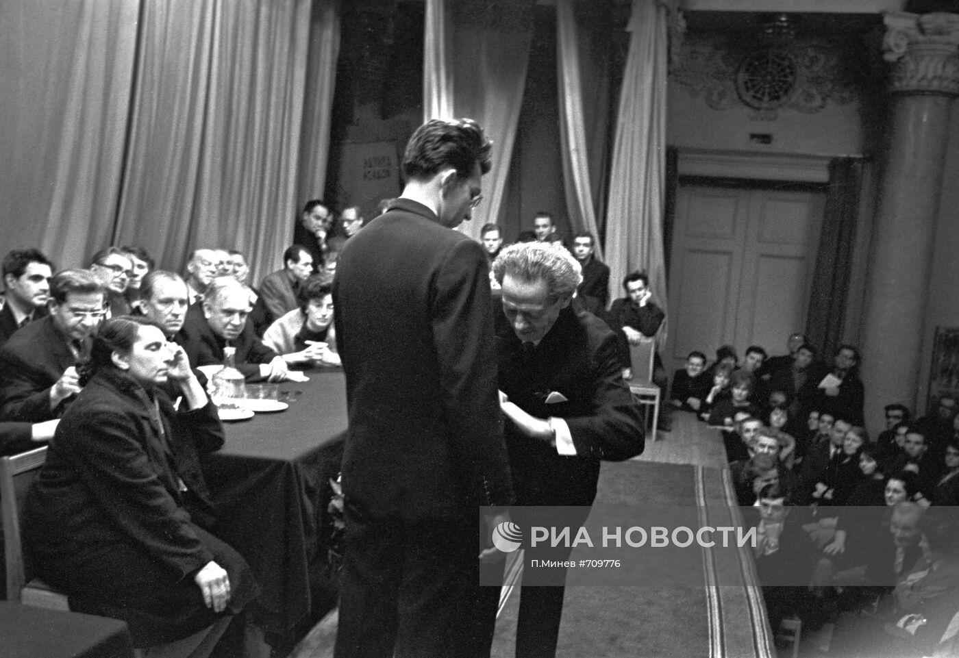 Вольф Мессинг во время оного из психологических сеансов