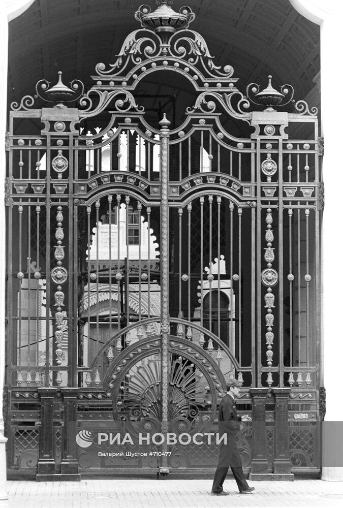 Решетка ворот Сандуновских бань