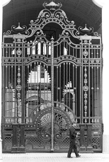 Решетка ворот Сандуновских бань