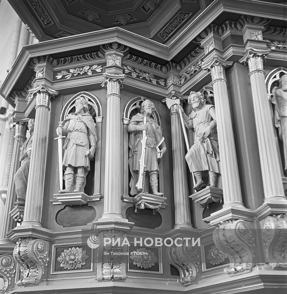 Скульптуры в Домском соборе в Риге