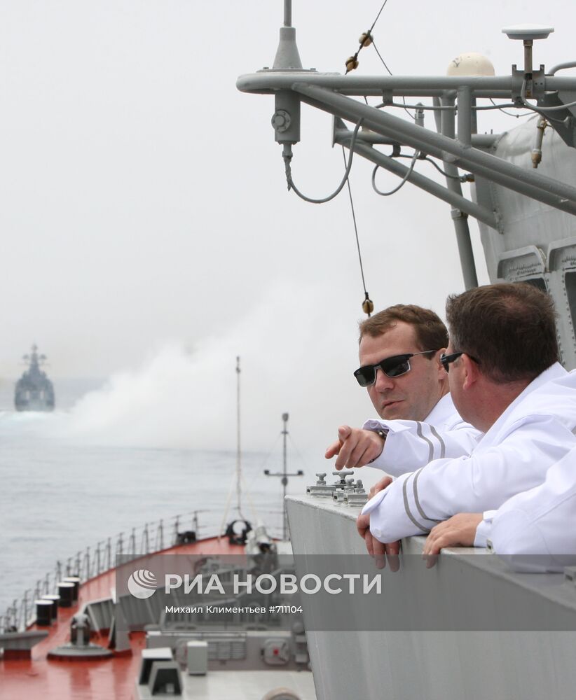 Д.Медведев на крейсере "Петр Великий"