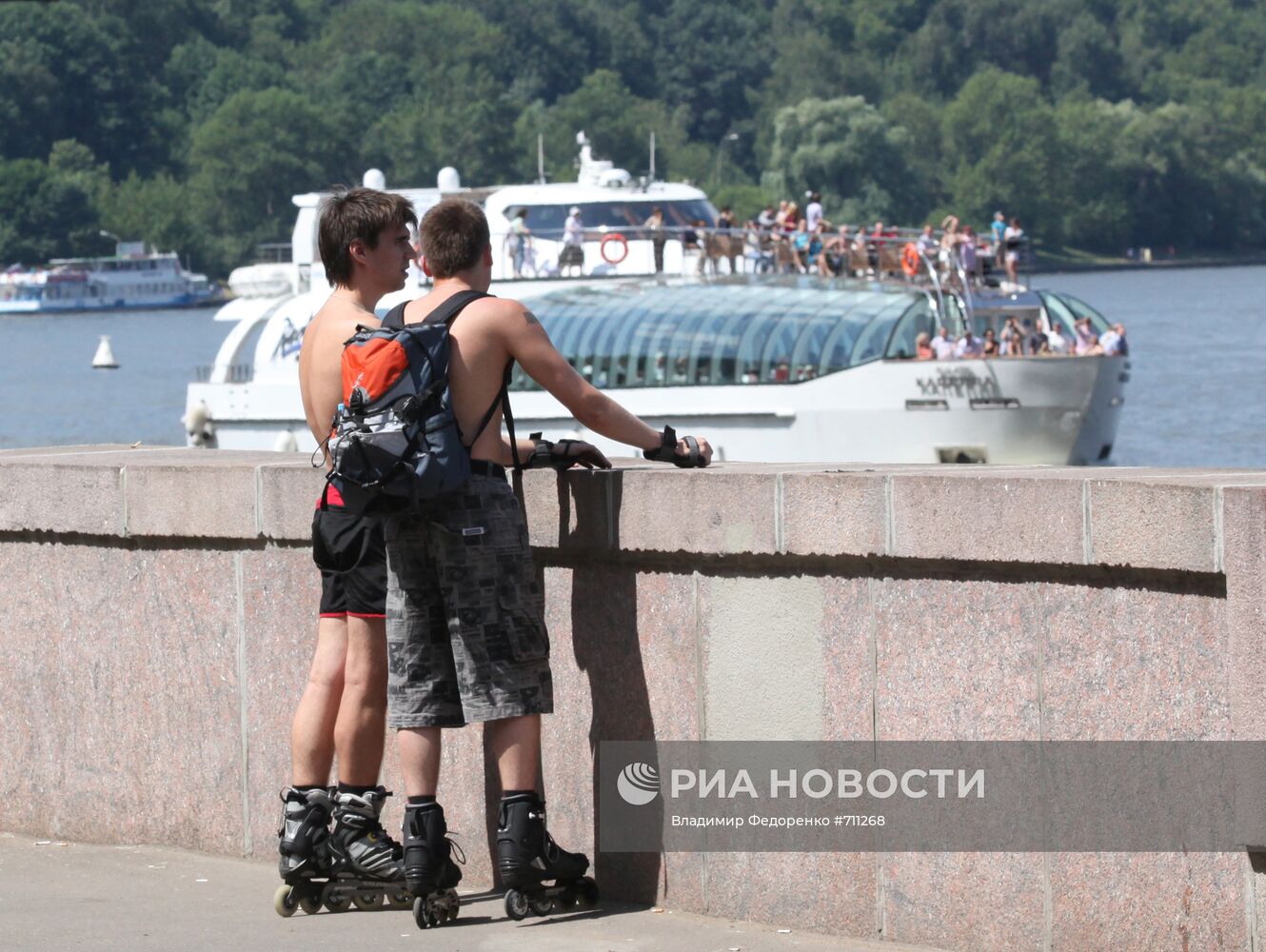 Отдых горожан на Воробьевых горах