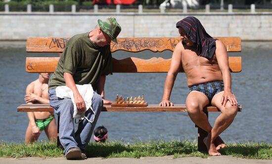 Отдых горожан на Воробьевых горах