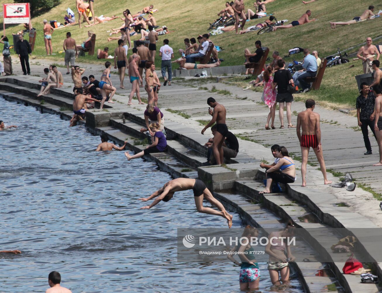 Отдых горожан на Воробьевых горах