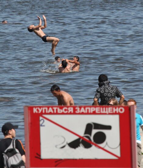 Отдых горожан на Воробьевых горах