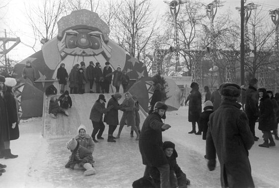 Ледяные горки в парке Горького