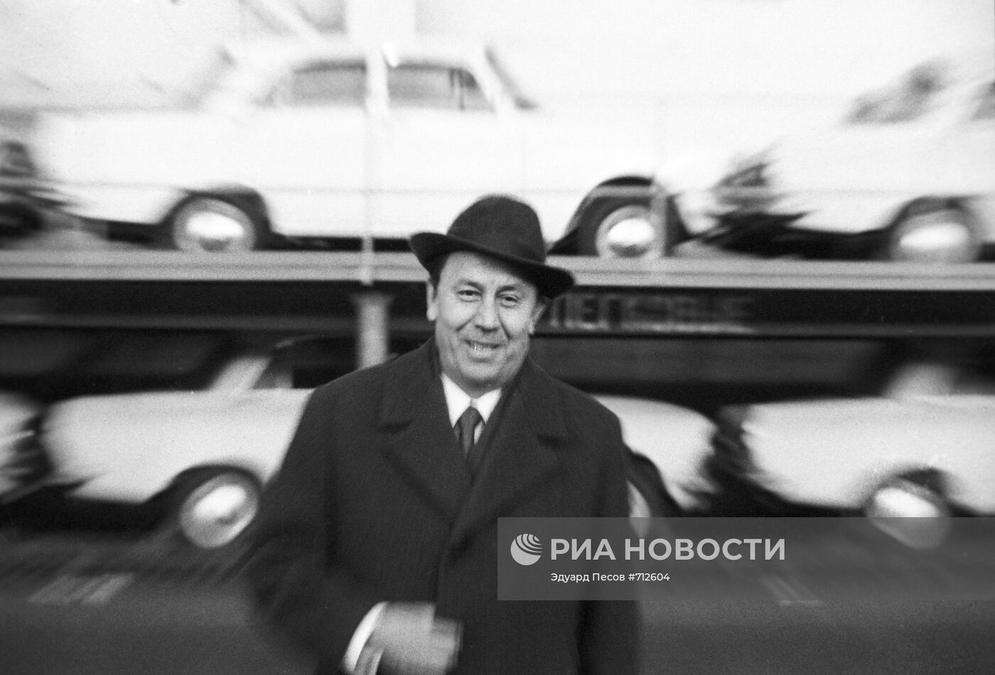 Секретарь парткома АЗЛК Анатолий Жидков