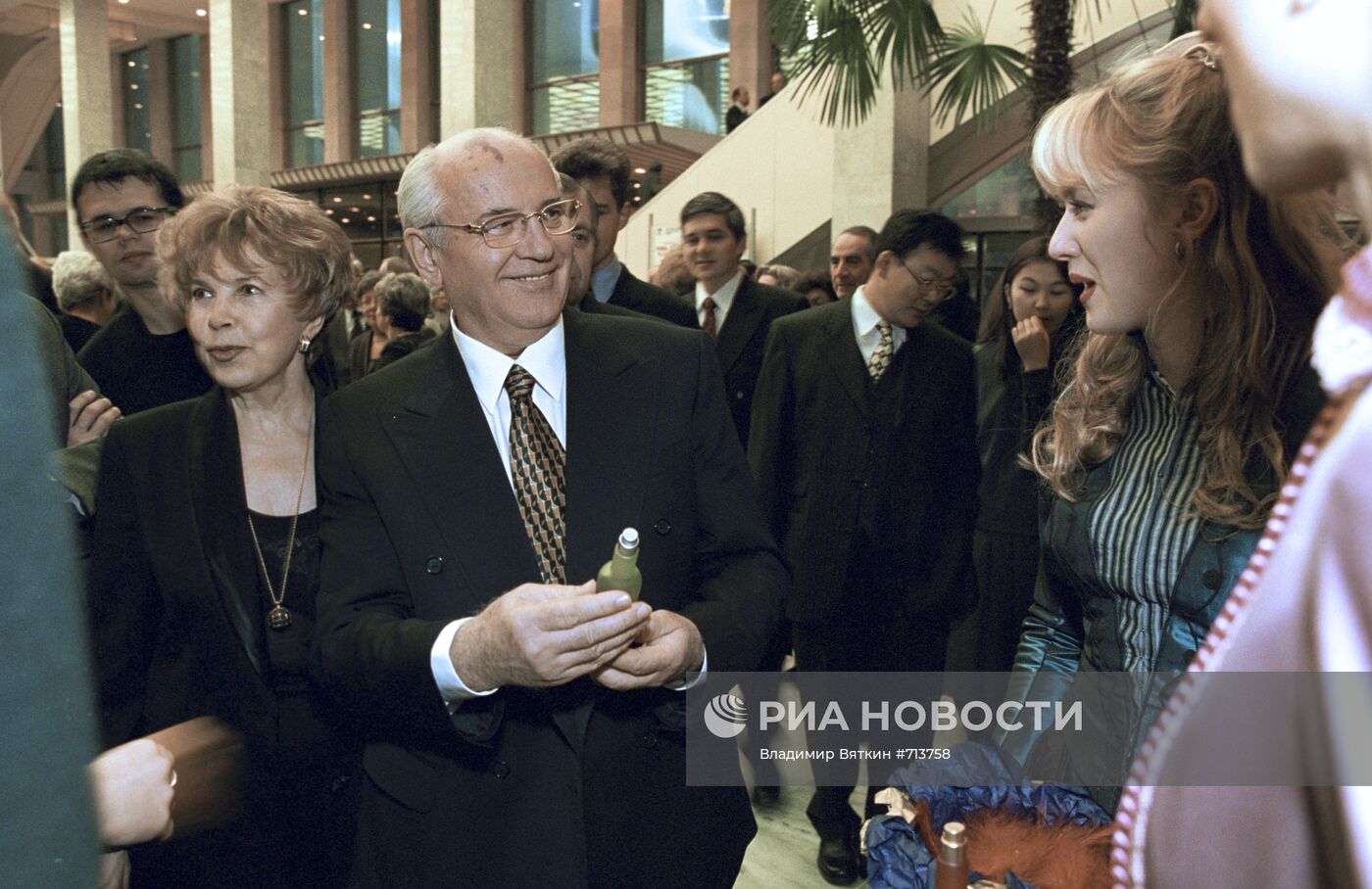 Михаил Горбачев с супругой на премьере фильма