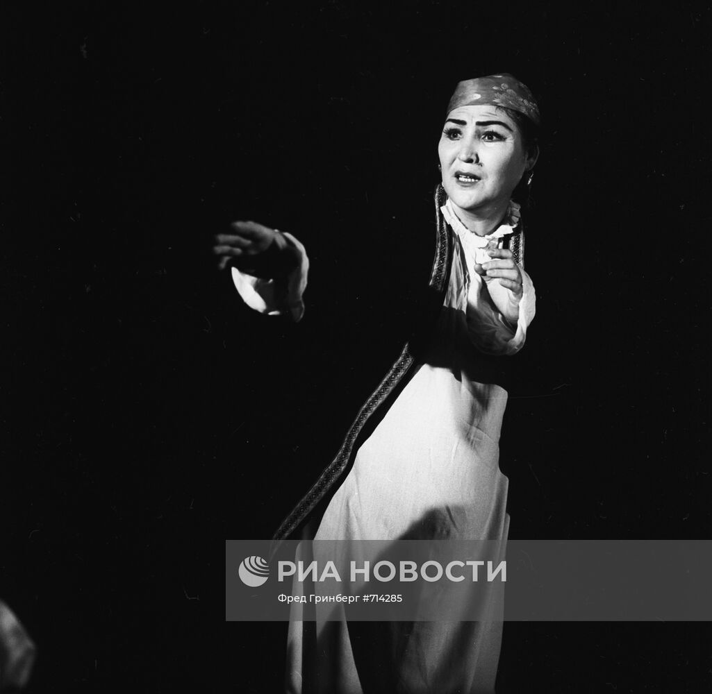 Актриса Самаркандского театра оперы и балета А.Мавлянова