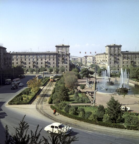 Вид на площадь имени С.Спандаряна в Ереване