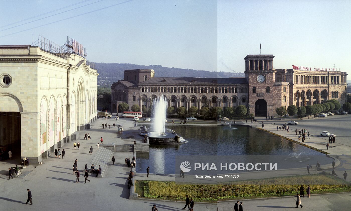Вид на площадь имени В.И.Ленина в Ереване