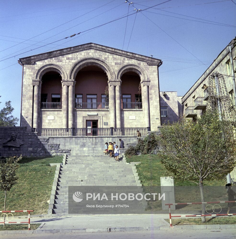 Дом-музей Ованеса Туманяна в Ереване | РИА Новости Медиабанк