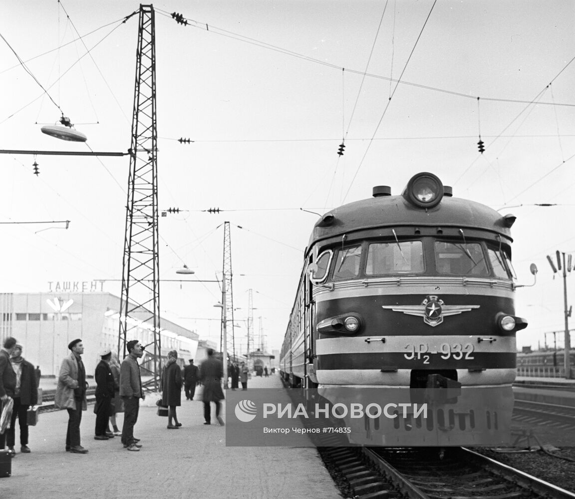 Пригородный поезд Ташкент-Янгиюль