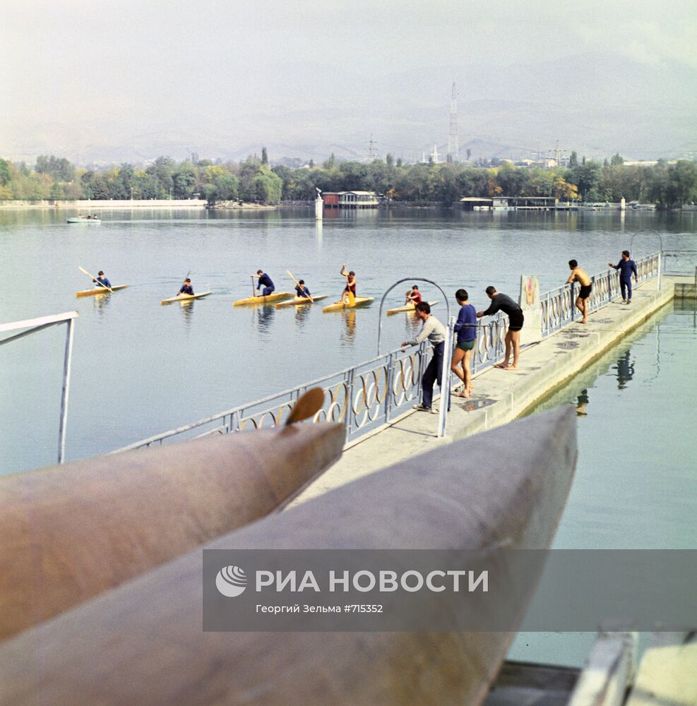 Комсомольское озеро в Душанбе