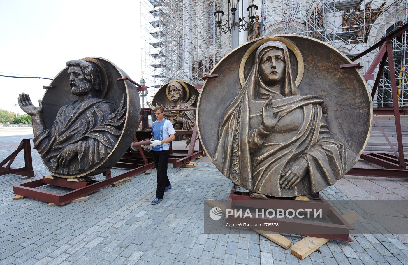 Горельефы московского храма Христа Спасителя
