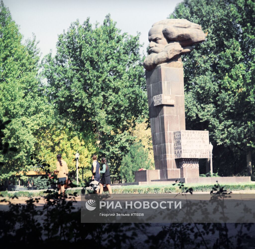 Памятник Карлу Марксу в Ташкенте