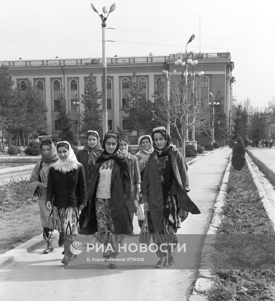 Жительницы Душанбе
