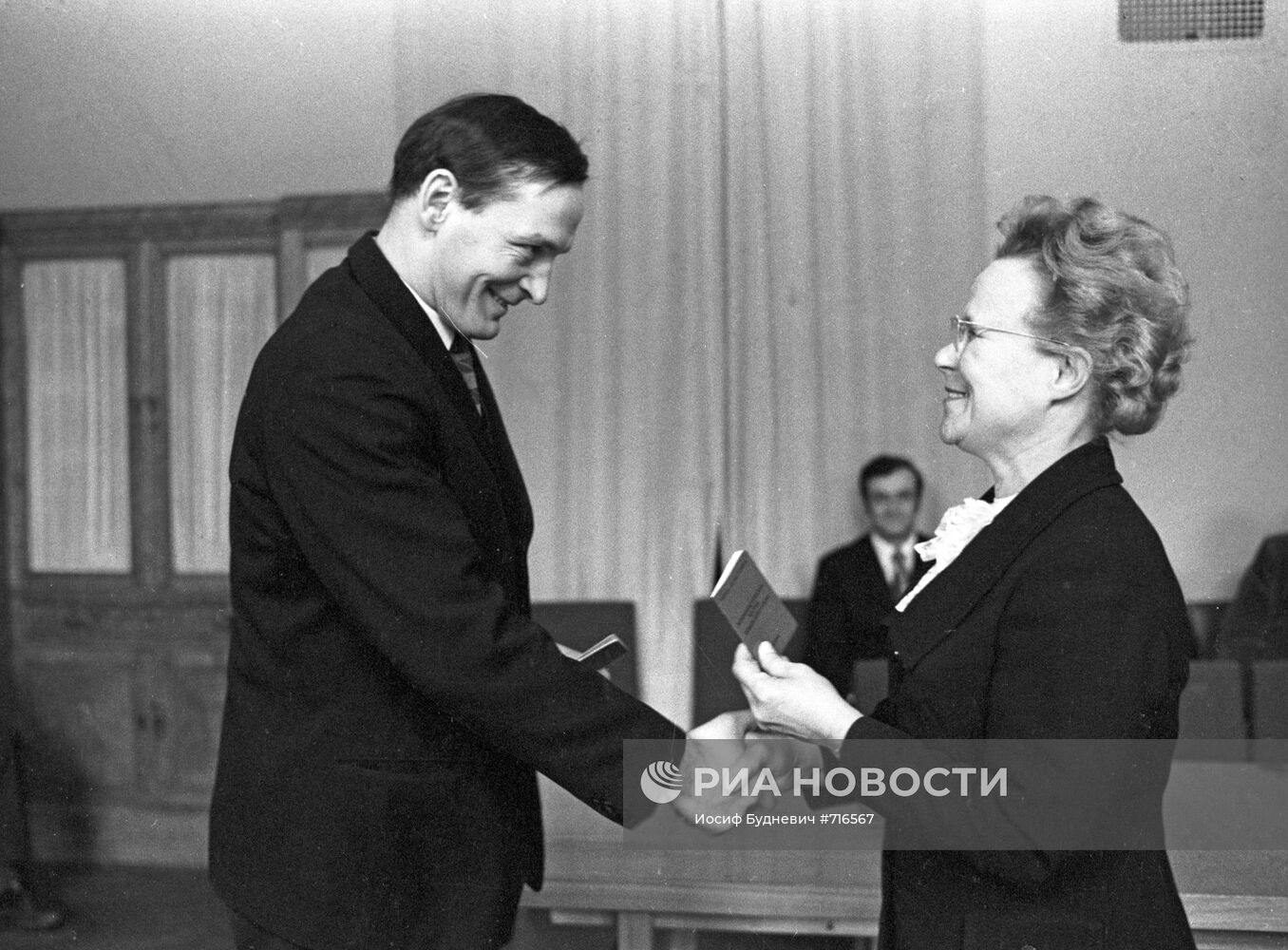 Вручение партийного билета