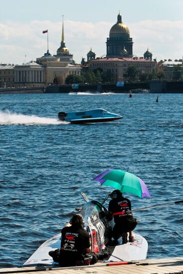 В Петербурге начались состязания в классе "Формула 1" на воде