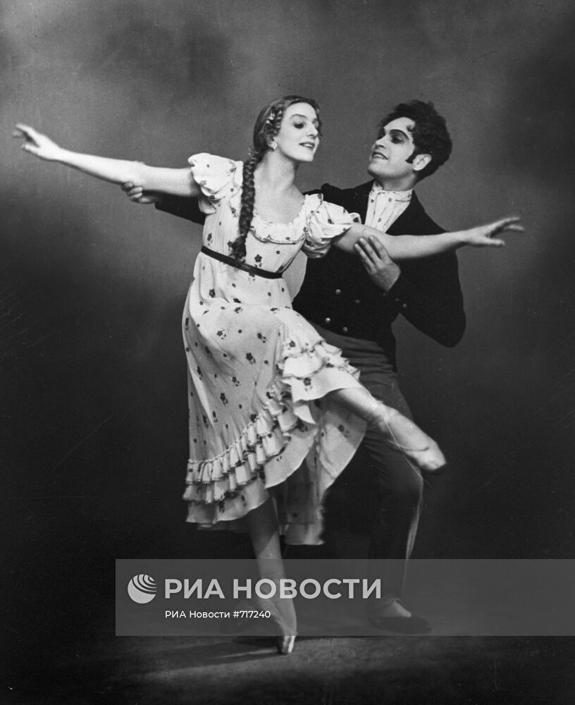 Сцена из балета Р. Глиэра "Медный всадник"