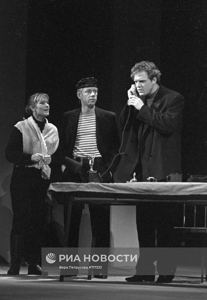 В. Талызина, О. Анофриев и Л. Марков в спектакле "Шторм"