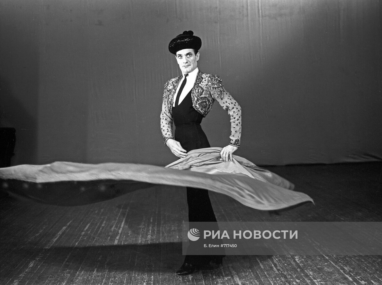 Танцор Махмуд Эсамбаев
