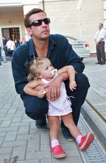 Андрей Мерзликин с дочкой