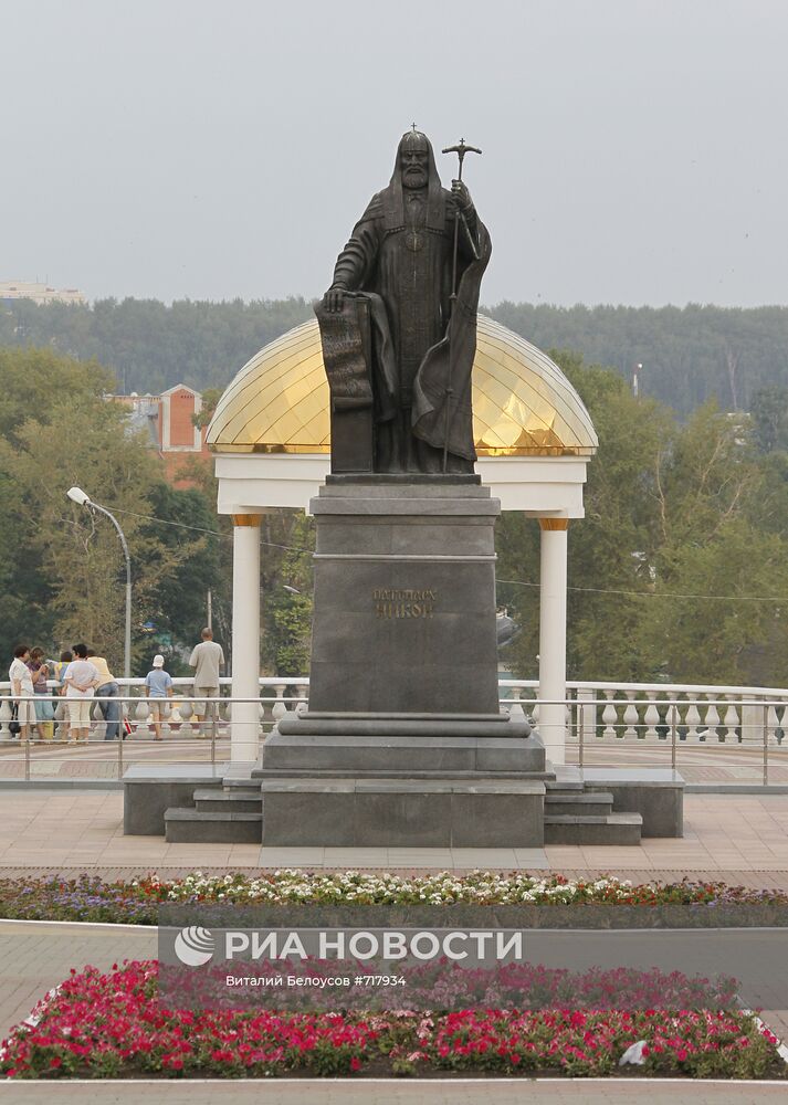 Памятник Патриарху Никону