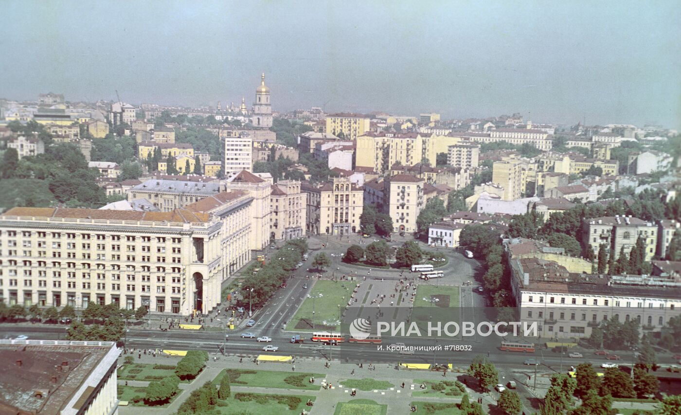 Вид на площадь Калинина в Киеве