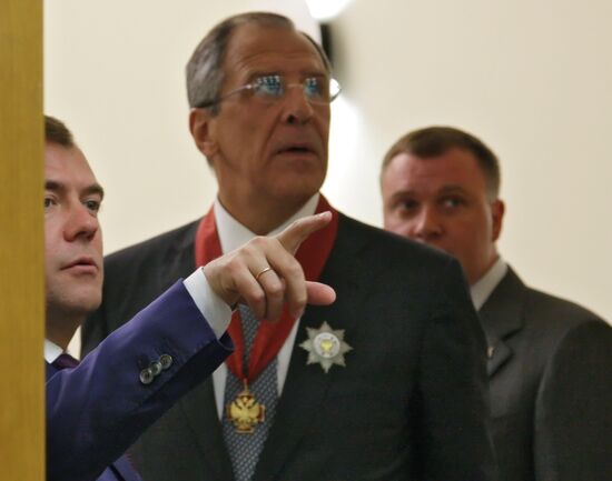 Д.Медведев провел совещание с российскими дипломатами