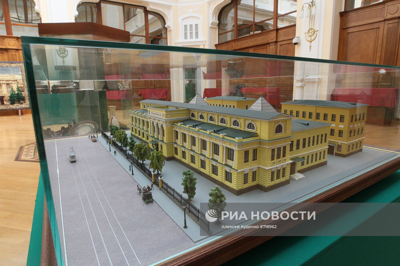 Макет здания Московской конторы Государственного Банка