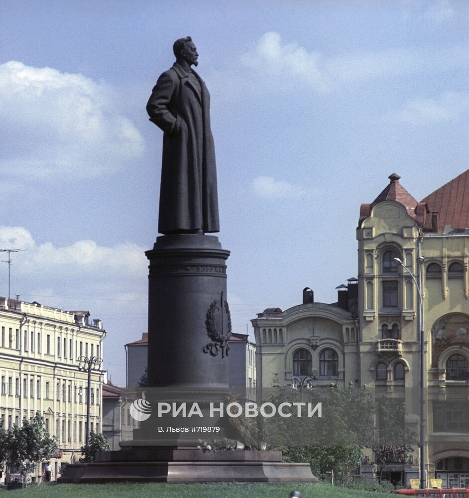 Памятник Дзержинскому