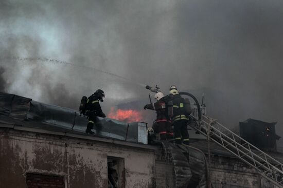 Тушение пожара в центре Москвы