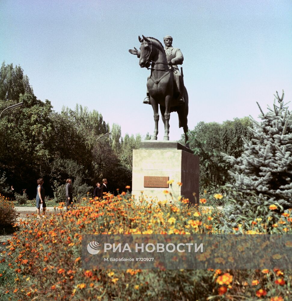 Памятник Михаилу Васильевичу Фрунзе