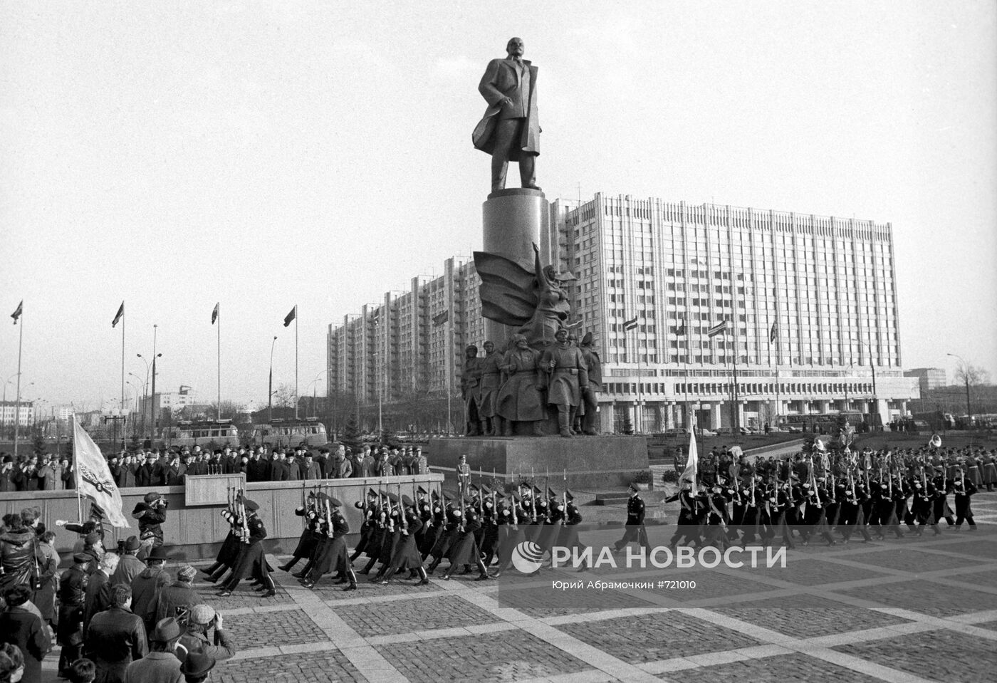 Церемония открытия памятника В.И. Ленину на Октябрьской площади