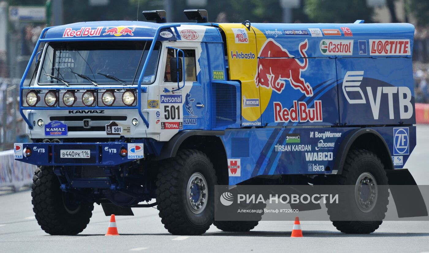 Команда "КАМАЗ-Мастер" во время соревнований на грузовиках